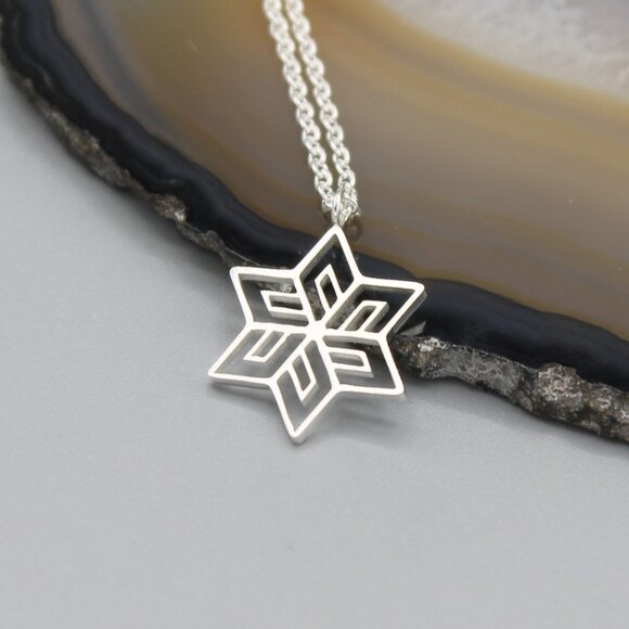 Jewelry necklace snowflake Winter silver tone dainty minimalist modern new - Picture 1 of 8